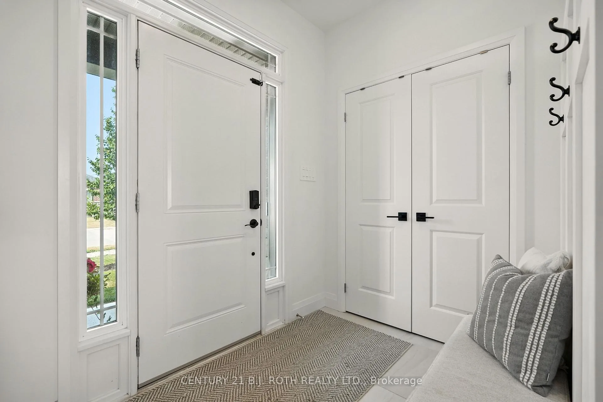 Photo 4 of 124 Ritchie Crescent, Springwater, Elmvale — HOMEH