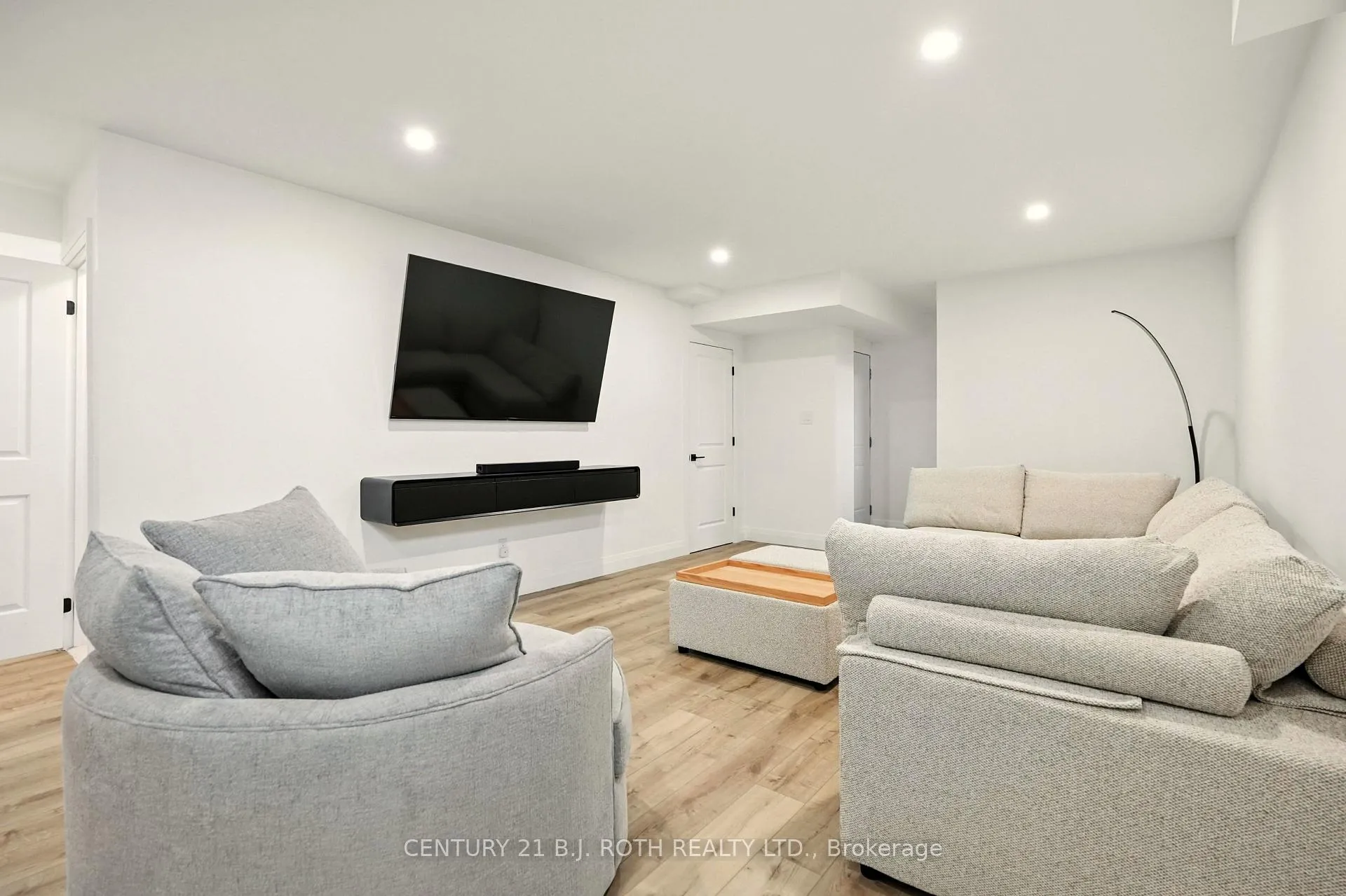 Photo 33 of 124 Ritchie Crescent, Springwater, Elmvale — HOMEH
