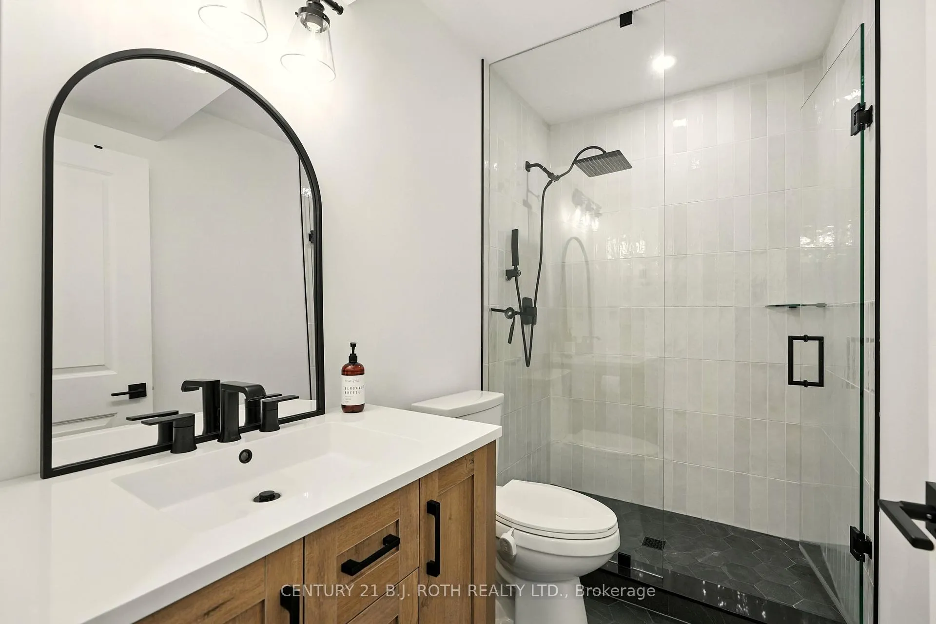 Photo 37 of 124 Ritchie Crescent, Springwater, Elmvale — HOMEH