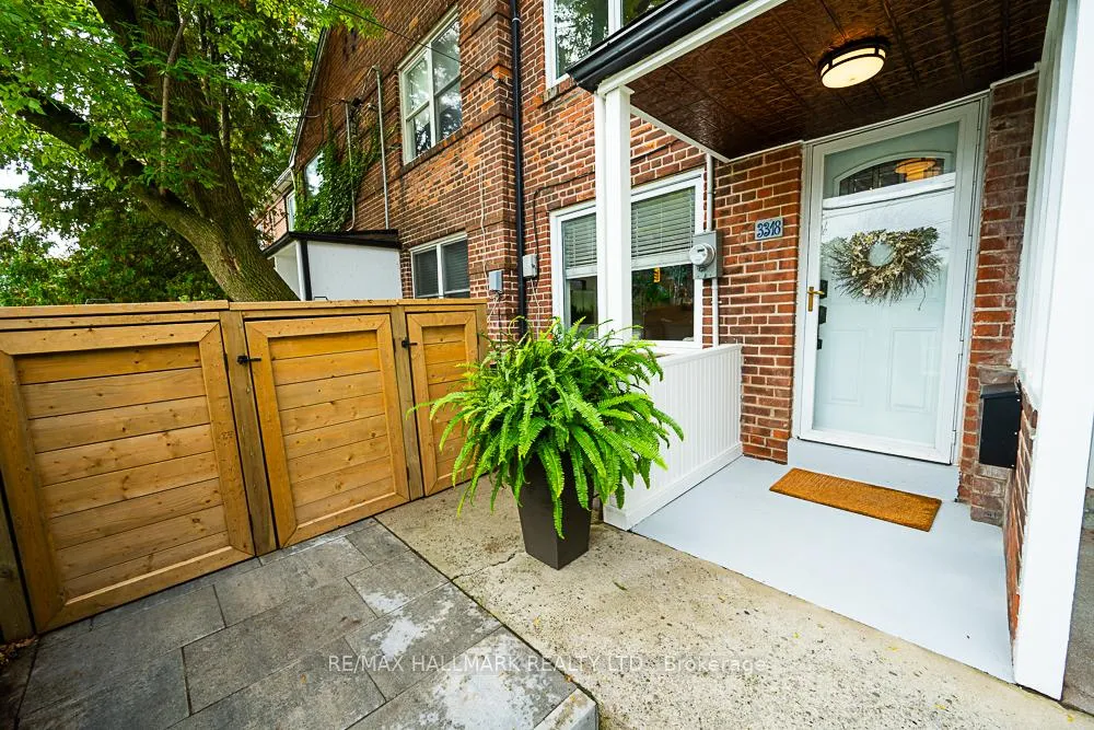 Photo 2 of 3318 Bathurst Street, Toronto, Englemount-Lawrence — HOMEH