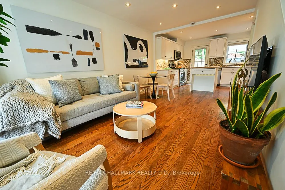 Photo 4 of 3318 Bathurst Street, Toronto, Englemount-Lawrence — HOMEH