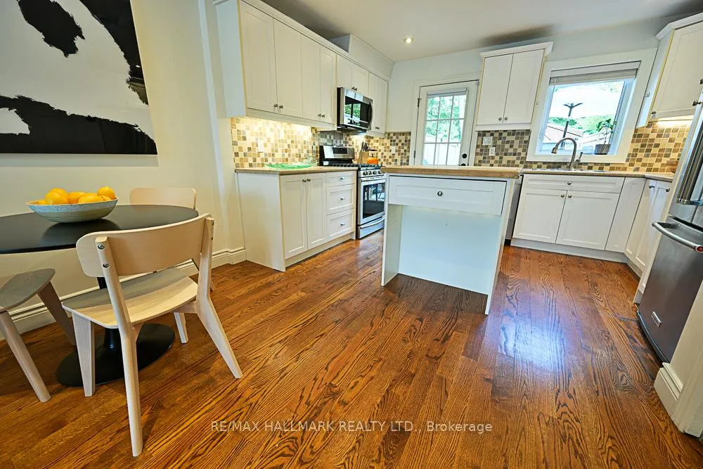 Photo 8 of 3318 Bathurst Street, Toronto, Englemount-Lawrence — HOMEH