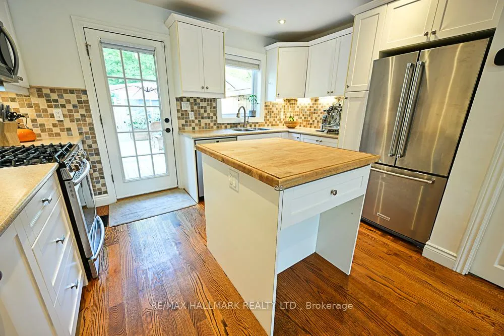 Photo 9 of 3318 Bathurst Street, Toronto, Englemount-Lawrence — HOMEH