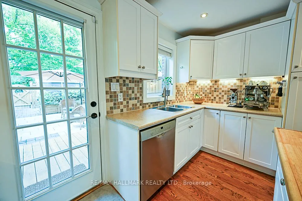 Photo 12 of 3318 Bathurst Street, Toronto, Englemount-Lawrence — HOMEH