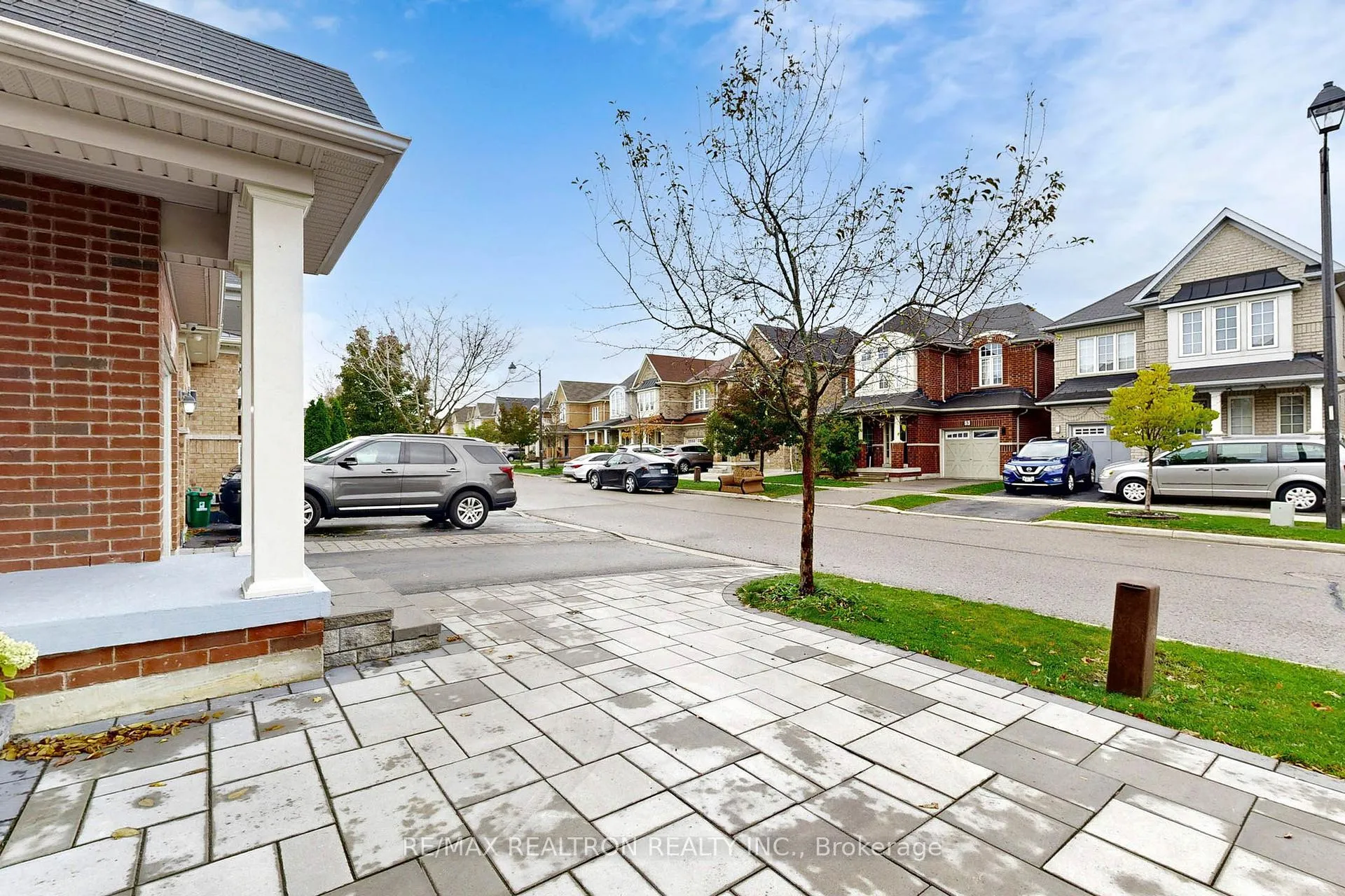 Photo 2 of 40 Oswell Drive, Ajax, Northeast Ajax — HOMEH