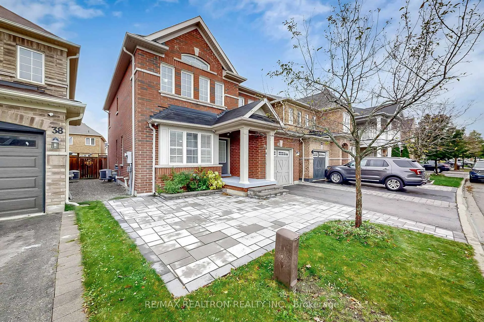 Photo 3 of 40 Oswell Drive, Ajax, Northeast Ajax — HOMEH