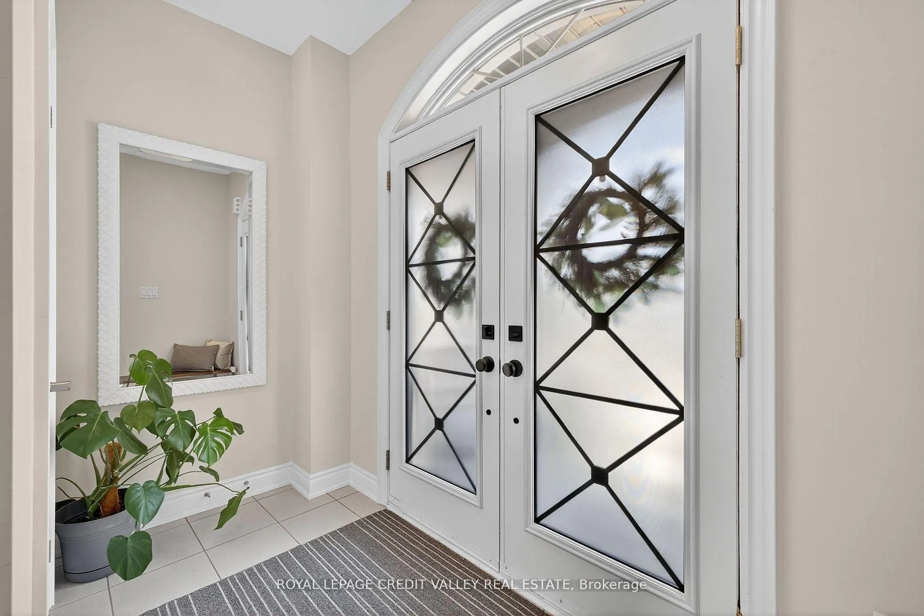 Photo 3 of 29 Janes Crescent, New Tecumseth, Alliston — HOMEH
