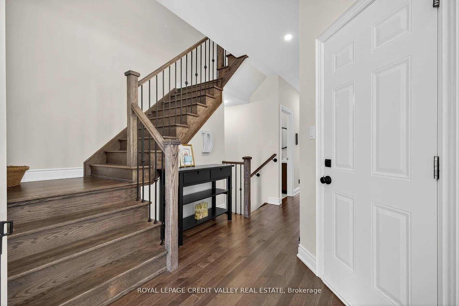 Photo 6 of 29 Janes Crescent, New Tecumseth, Alliston — HOMEH