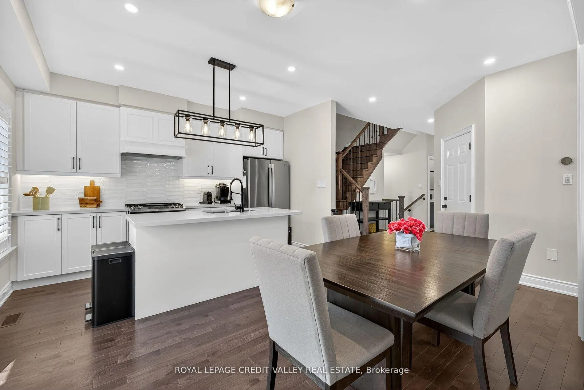 Photo 8 of 29 Janes Crescent, New Tecumseth, Alliston — HOMEH