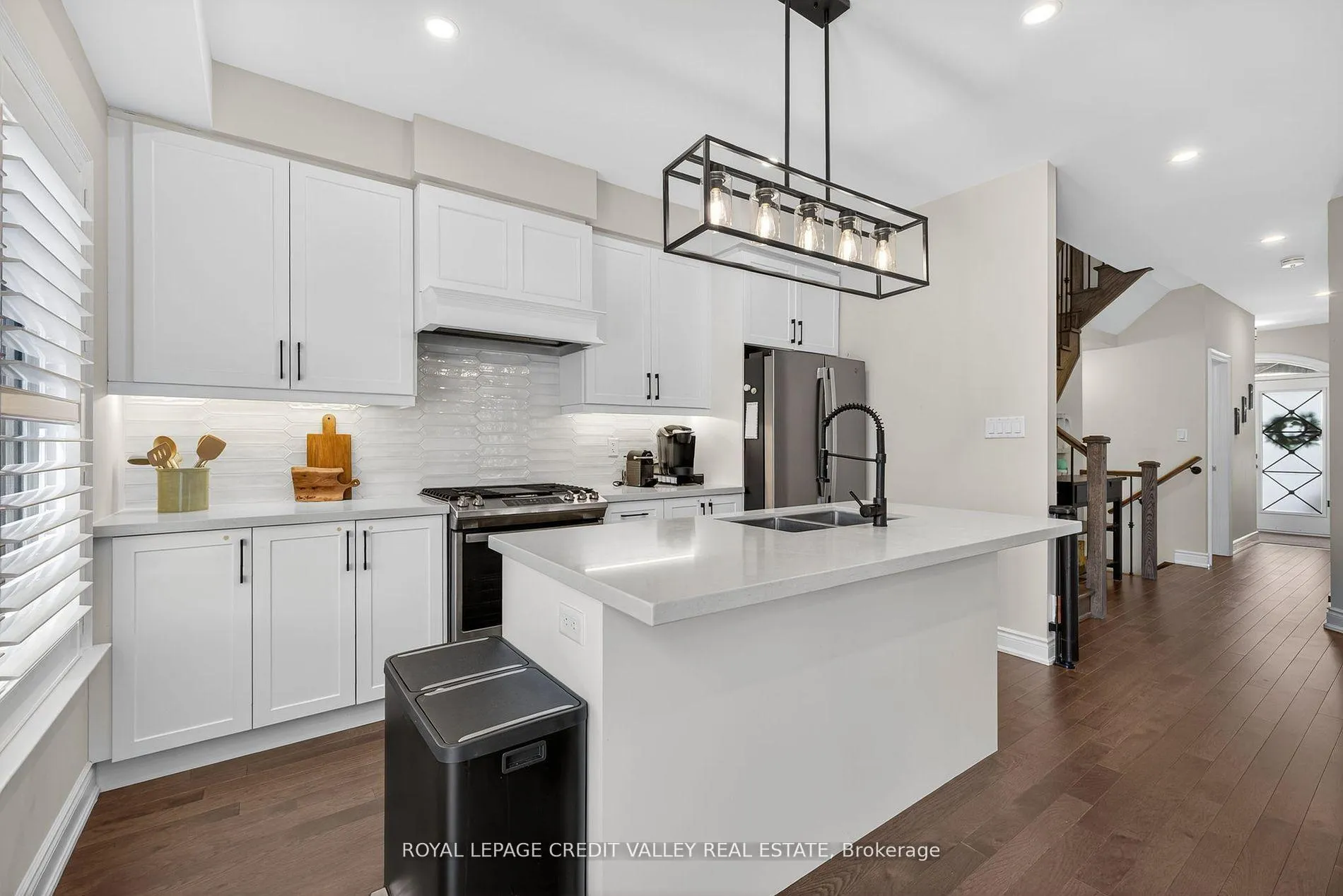 Photo 10 of 29 Janes Crescent, New Tecumseth, Alliston — HOMEH