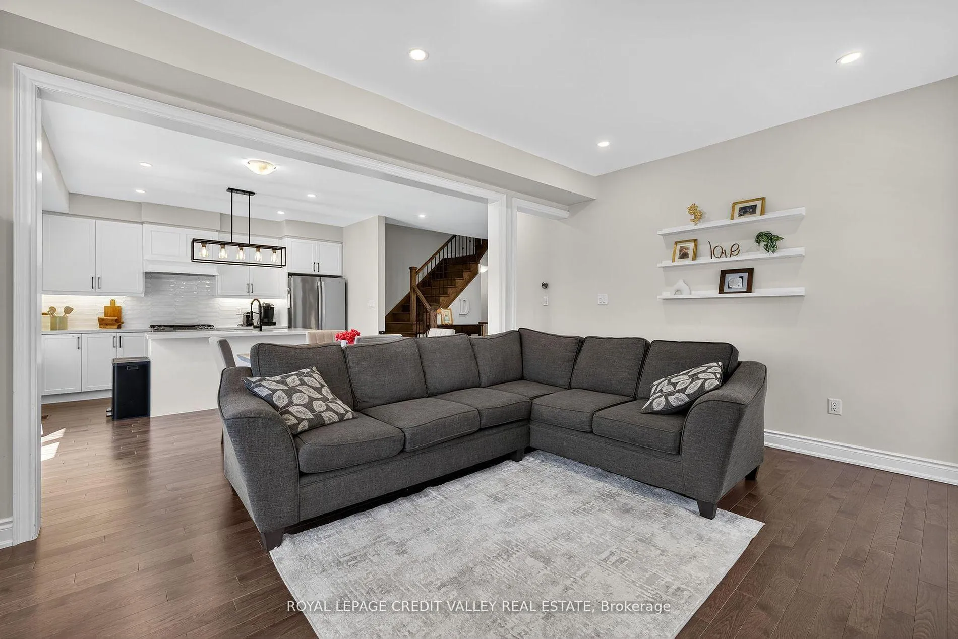 Photo 14 of 29 Janes Crescent, New Tecumseth, Alliston — HOMEH