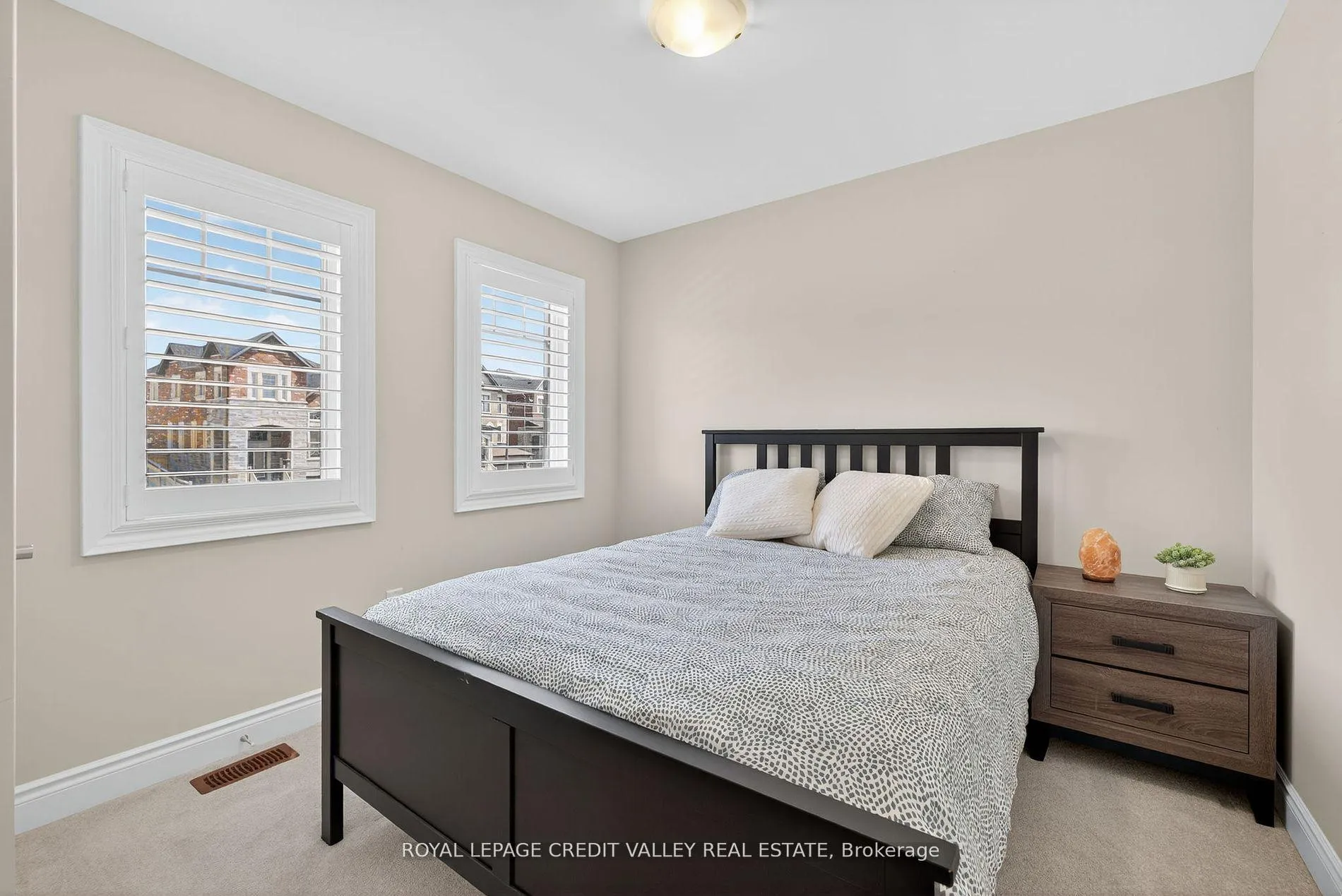 Photo 19 of 29 Janes Crescent, New Tecumseth, Alliston — HOMEH