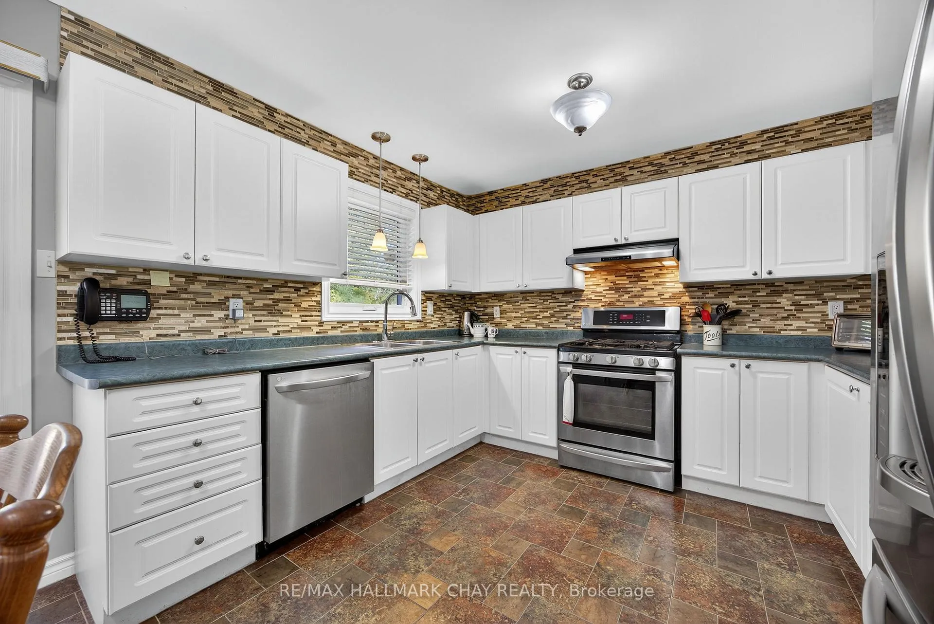 Photo 10 of 2446 Ralph Street, Innisfil, Alcona — HOMEH