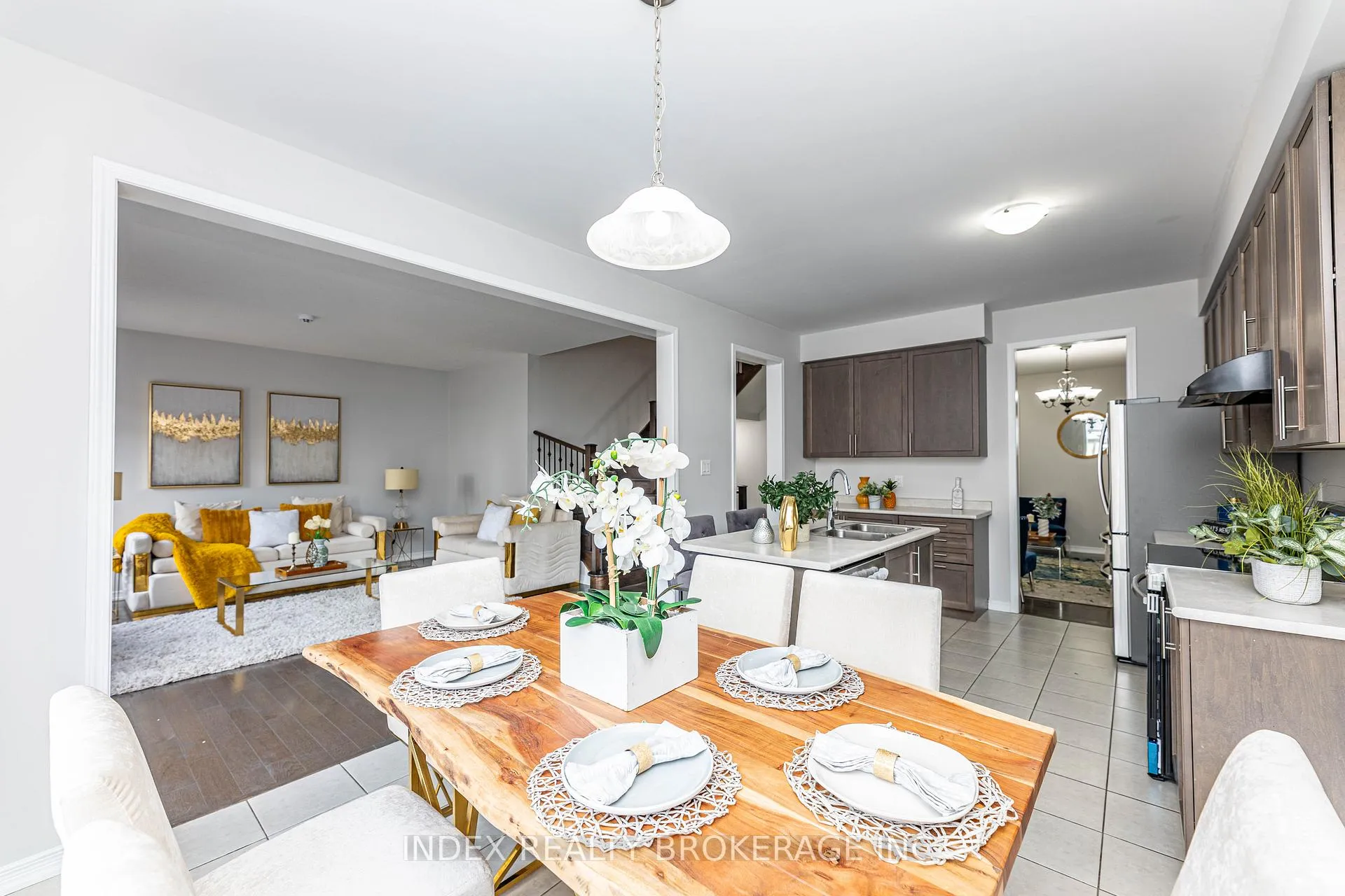 Photo 7 of 7713 Black Maple Drive, Niagara Falls, Brown — HOMEH