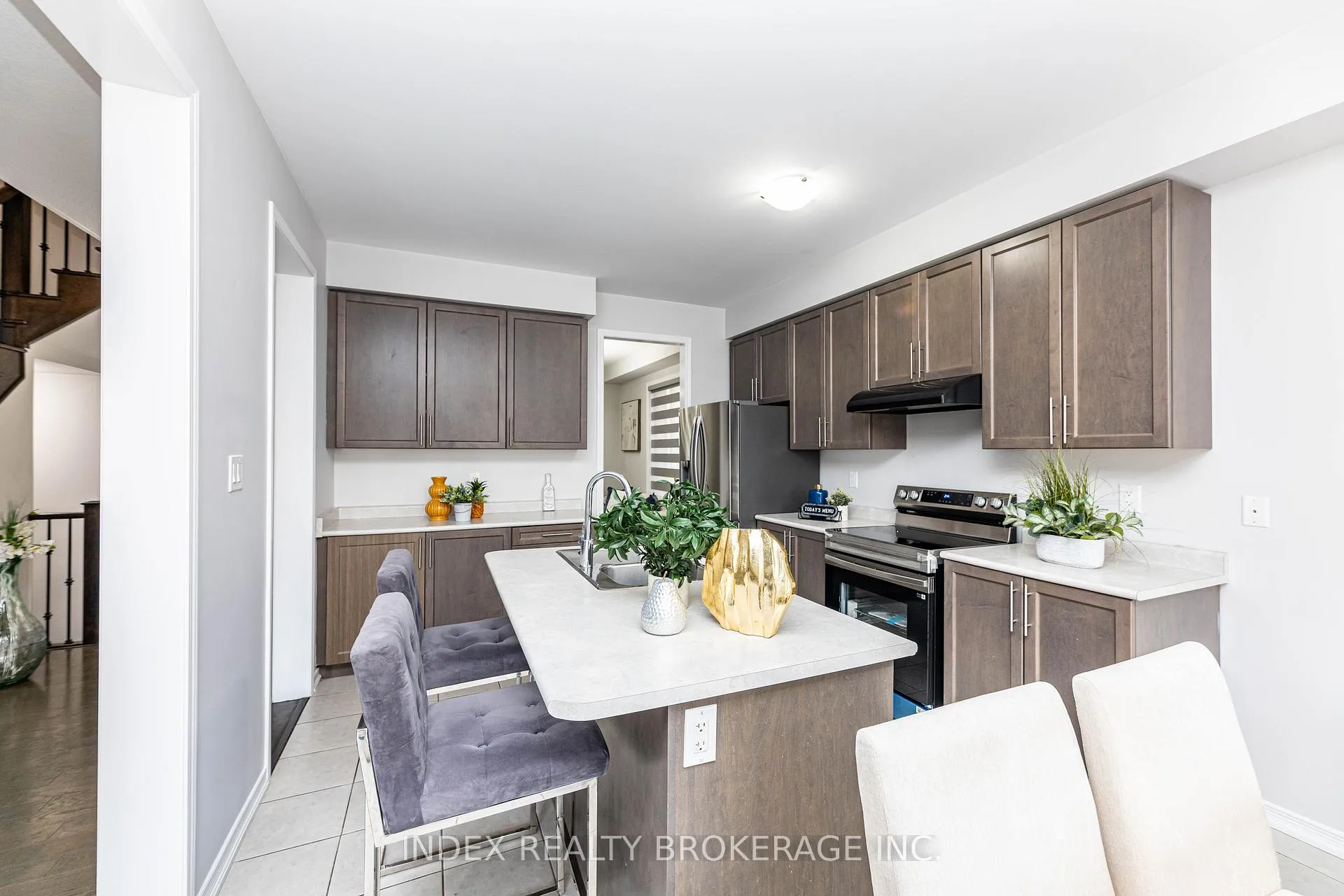 Photo 8 of 7713 Black Maple Drive, Niagara Falls, Brown — HOMEH