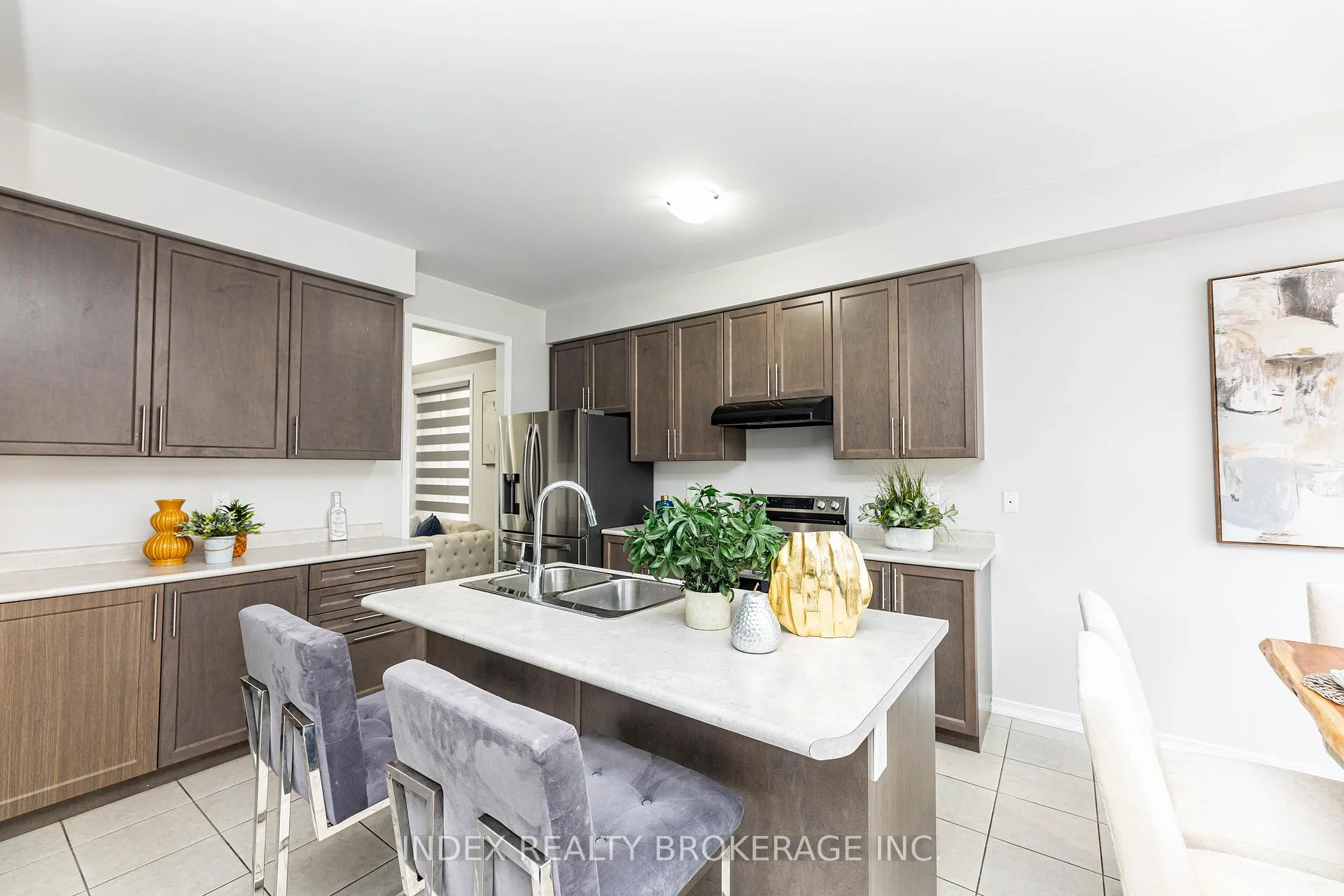 Photo 9 of 7713 Black Maple Drive, Niagara Falls, Brown — HOMEH