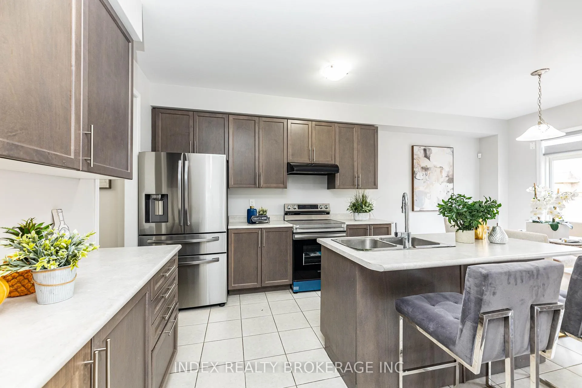 Photo 10 of 7713 Black Maple Drive, Niagara Falls, Brown — HOMEH