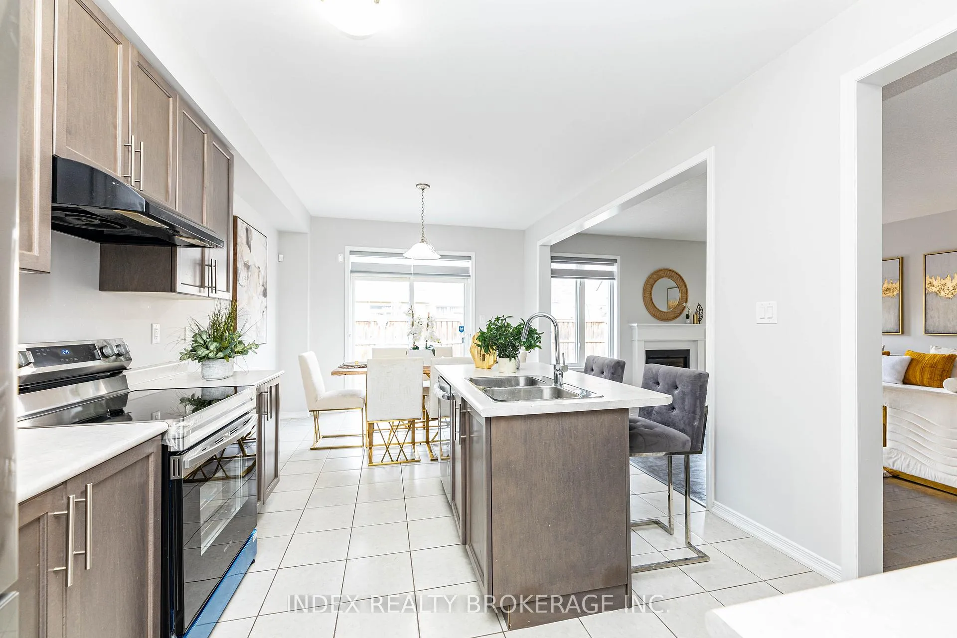 Photo 12 of 7713 Black Maple Drive, Niagara Falls, Brown — HOMEH