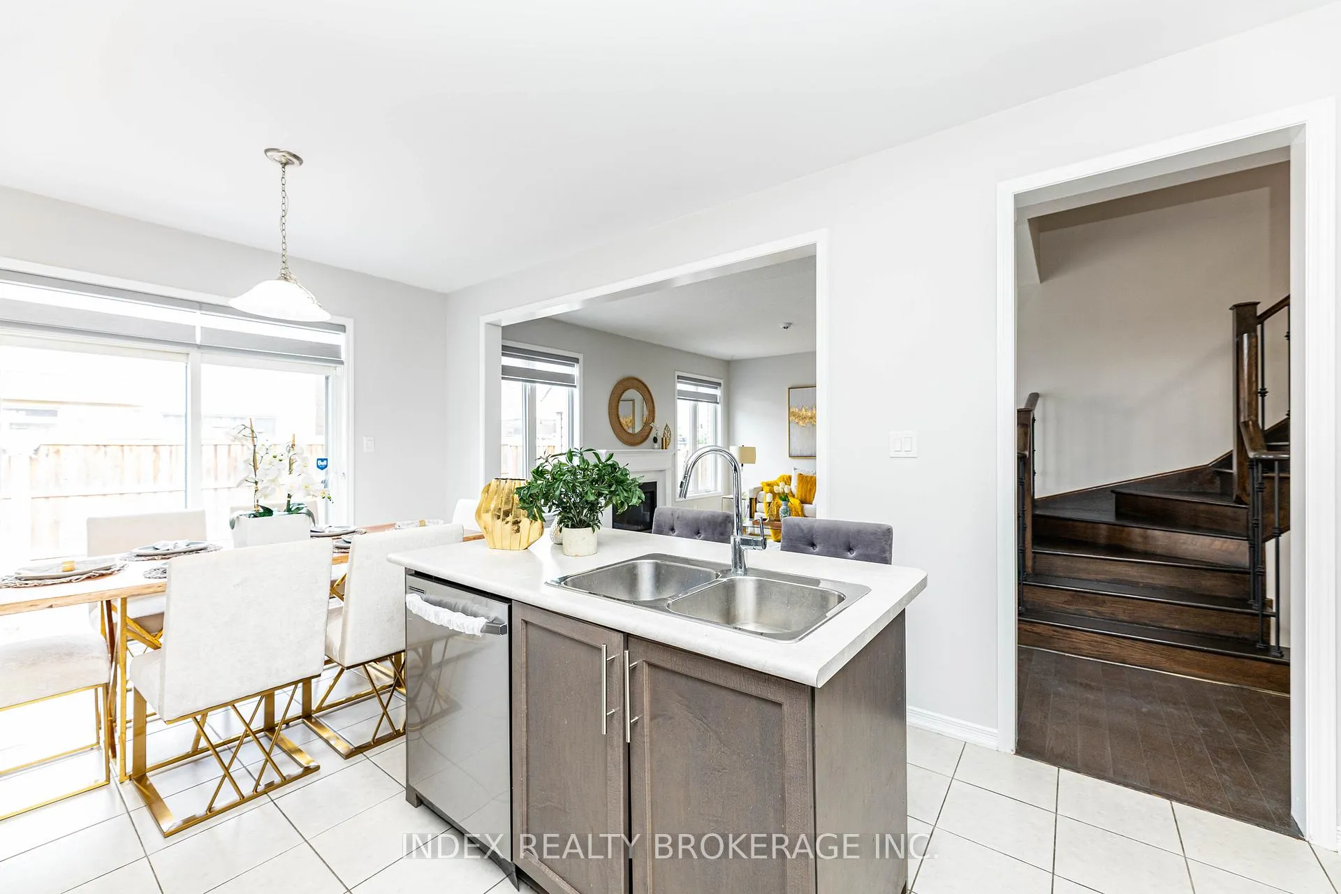 Photo 13 of 7713 Black Maple Drive, Niagara Falls, Brown — HOMEH
