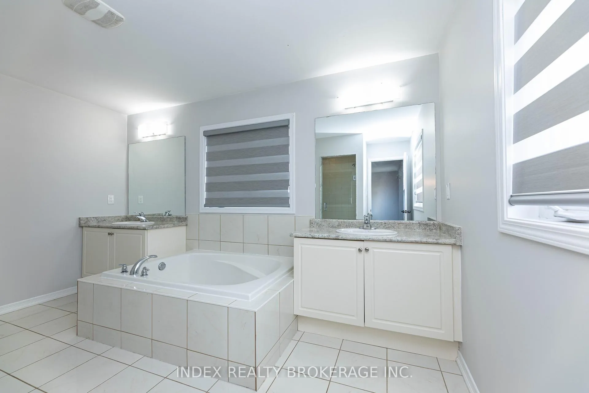 Photo 42 of 7713 Black Maple Drive, Niagara Falls, Brown — HOMEH