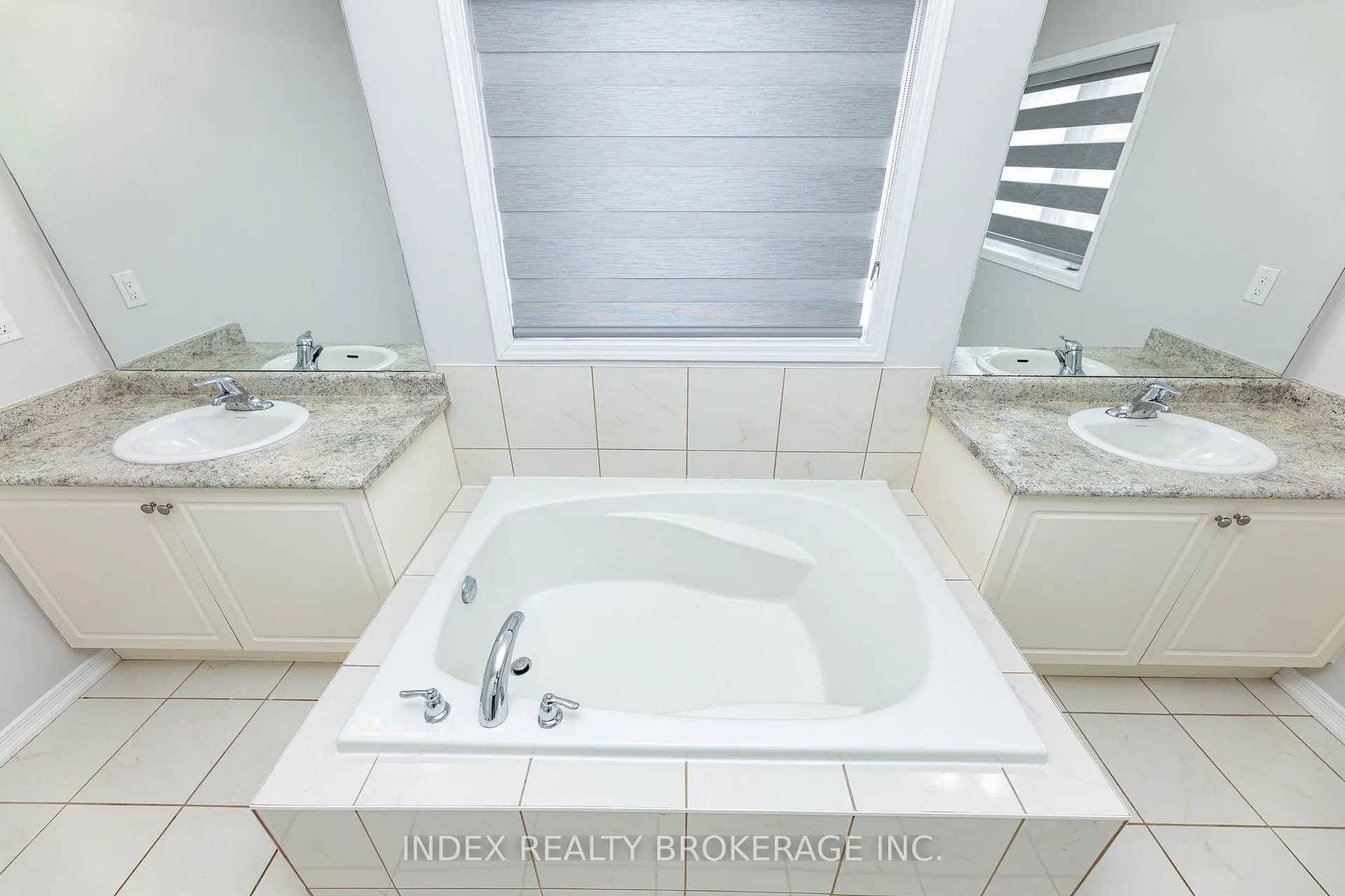 Photo 46 of 7713 Black Maple Drive, Niagara Falls, Brown — HOMEH