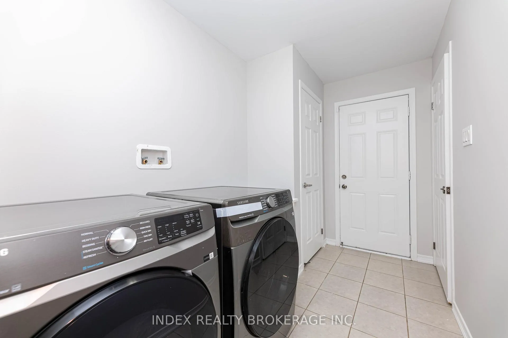 Photo 47 of 7713 Black Maple Drive, Niagara Falls, Brown — HOMEH