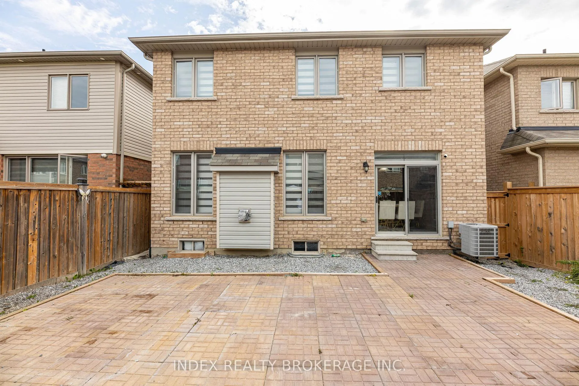 Photo 49 of 7713 Black Maple Drive, Niagara Falls, Brown — HOMEH