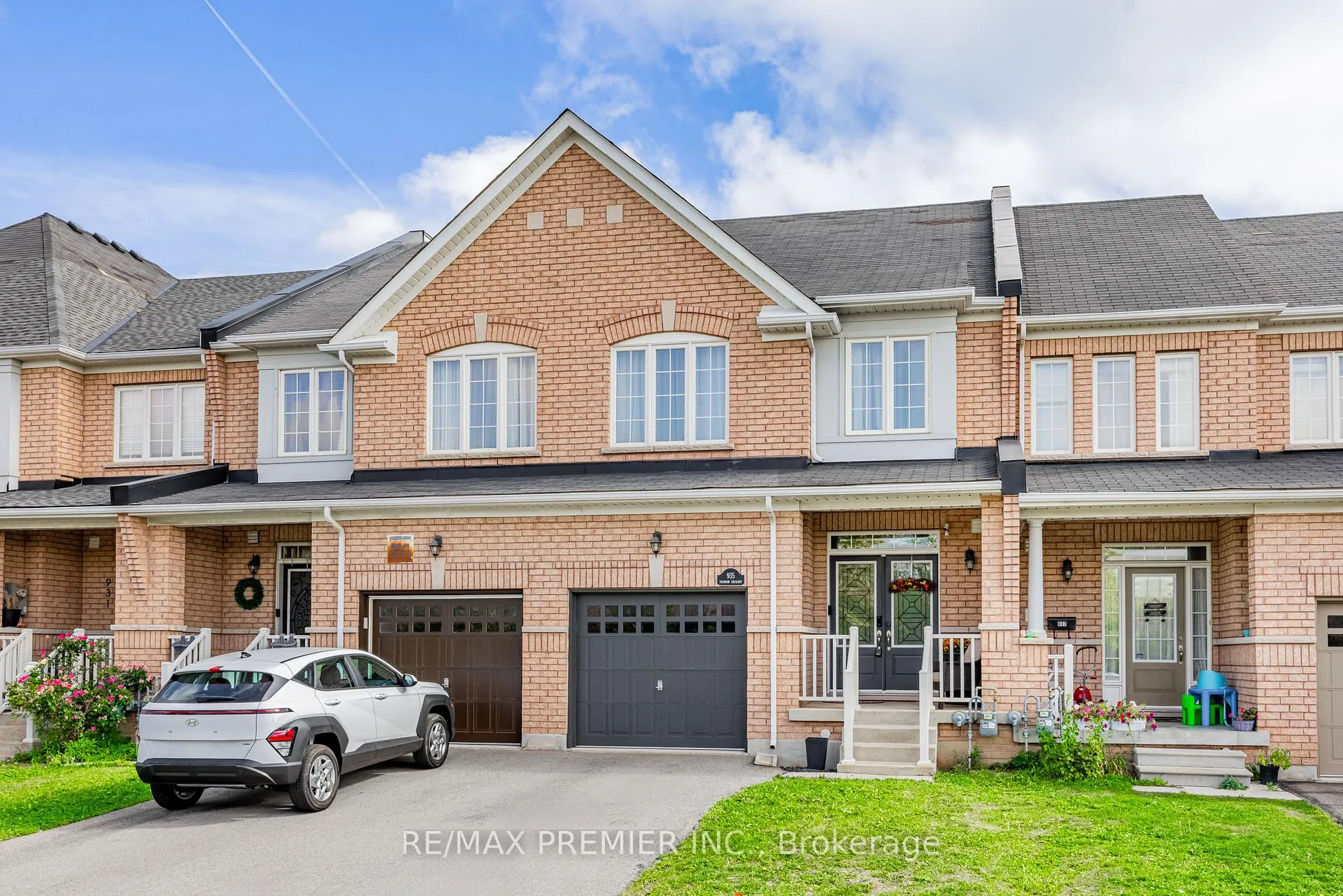 Photo 2 of 935 Transom Crescent, Milton, Willmott — HOMEH