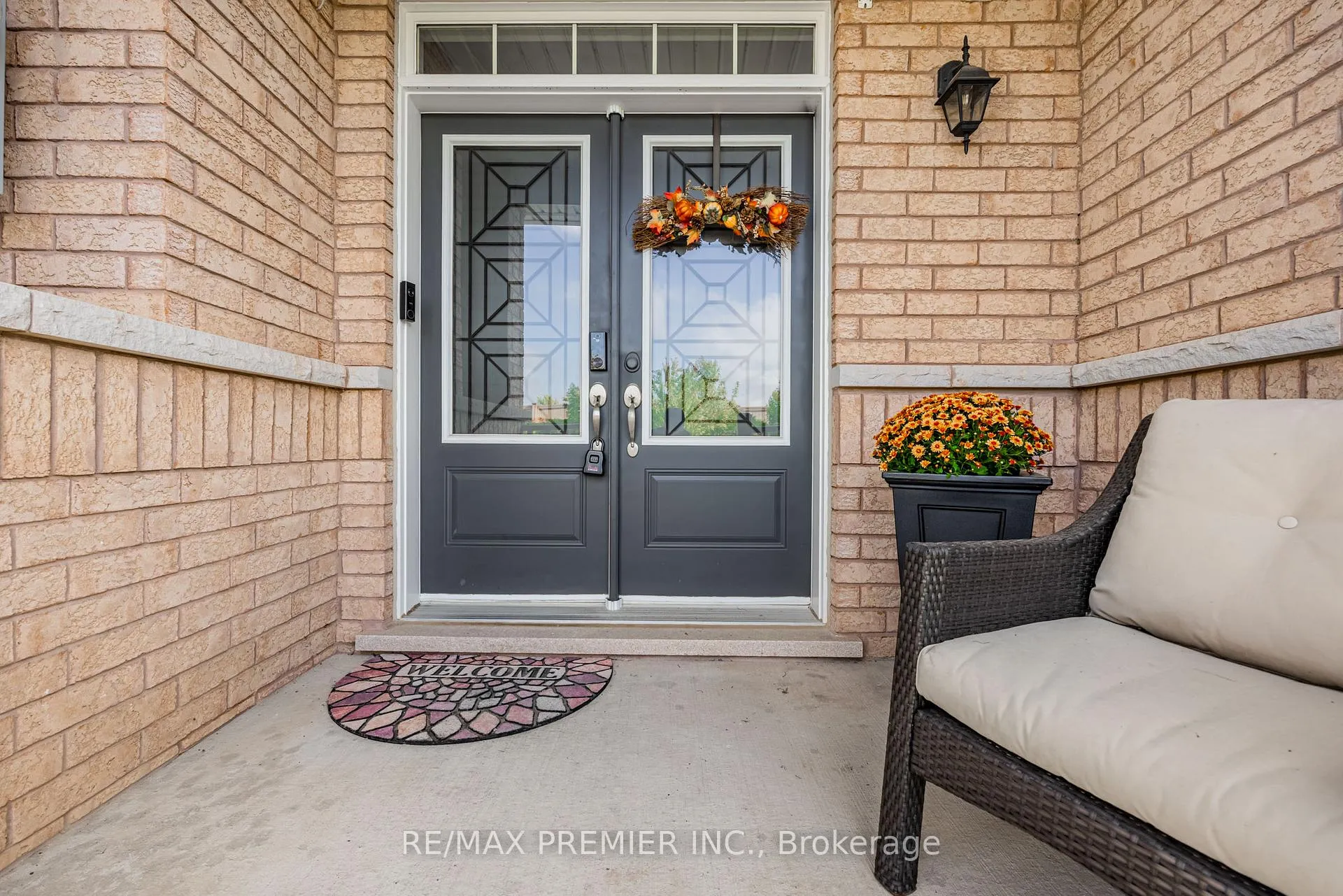 Photo 3 of 935 Transom Crescent, Milton, Willmott — HOMEH