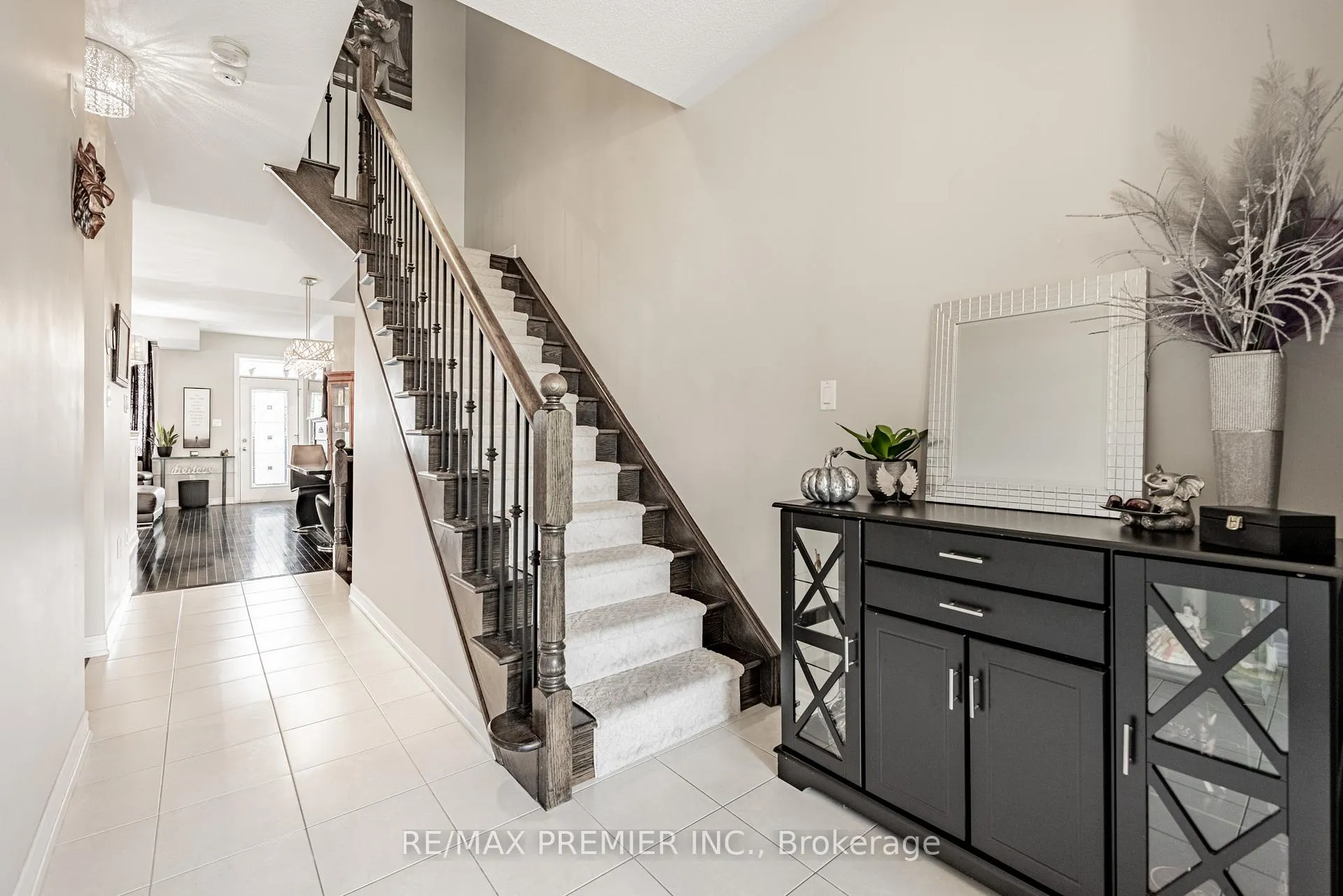 Photo 5 of 935 Transom Crescent, Milton, Willmott — HOMEH