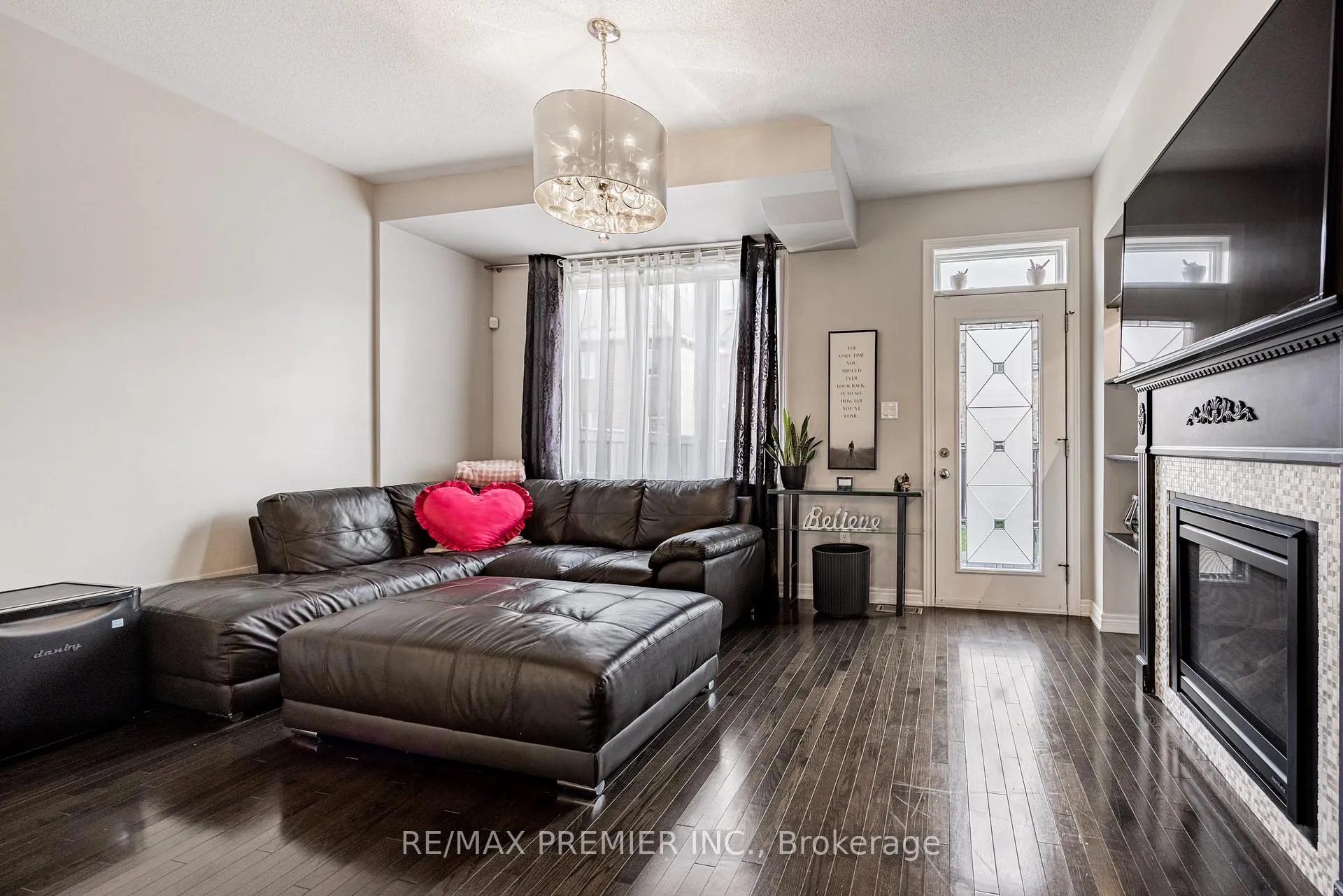 Photo 12 of 935 Transom Crescent, Milton, Willmott — HOMEH