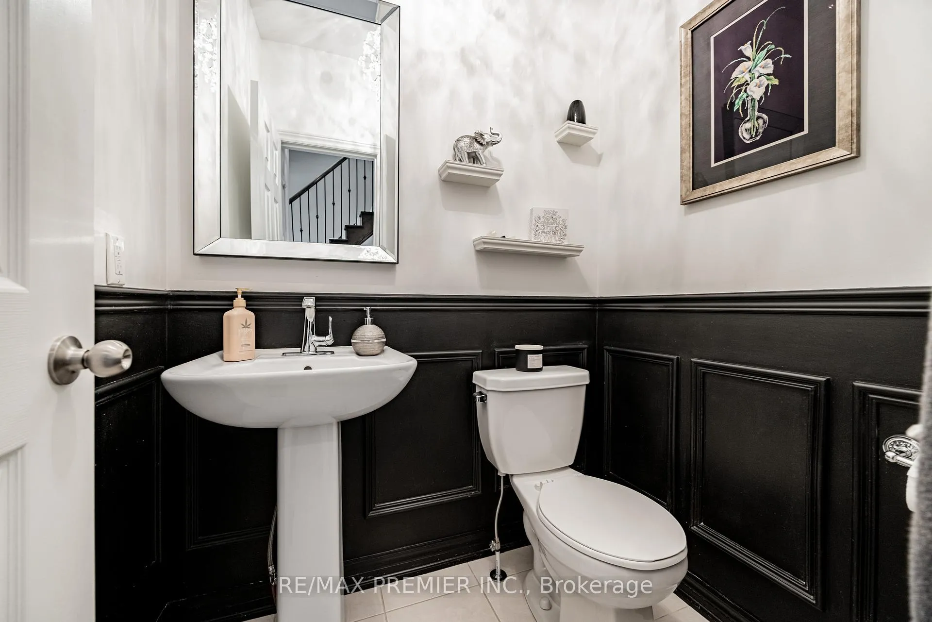 Photo 14 of 935 Transom Crescent, Milton, Willmott — HOMEH