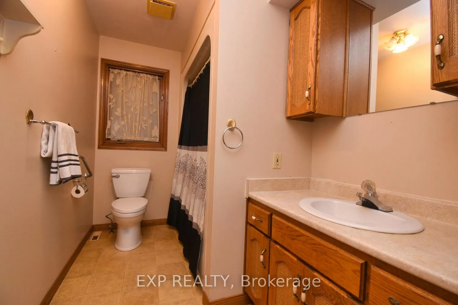 Photo 20 of 1428 Norfolk County 19 Road E, Norfolk, Bealton — HOMEH