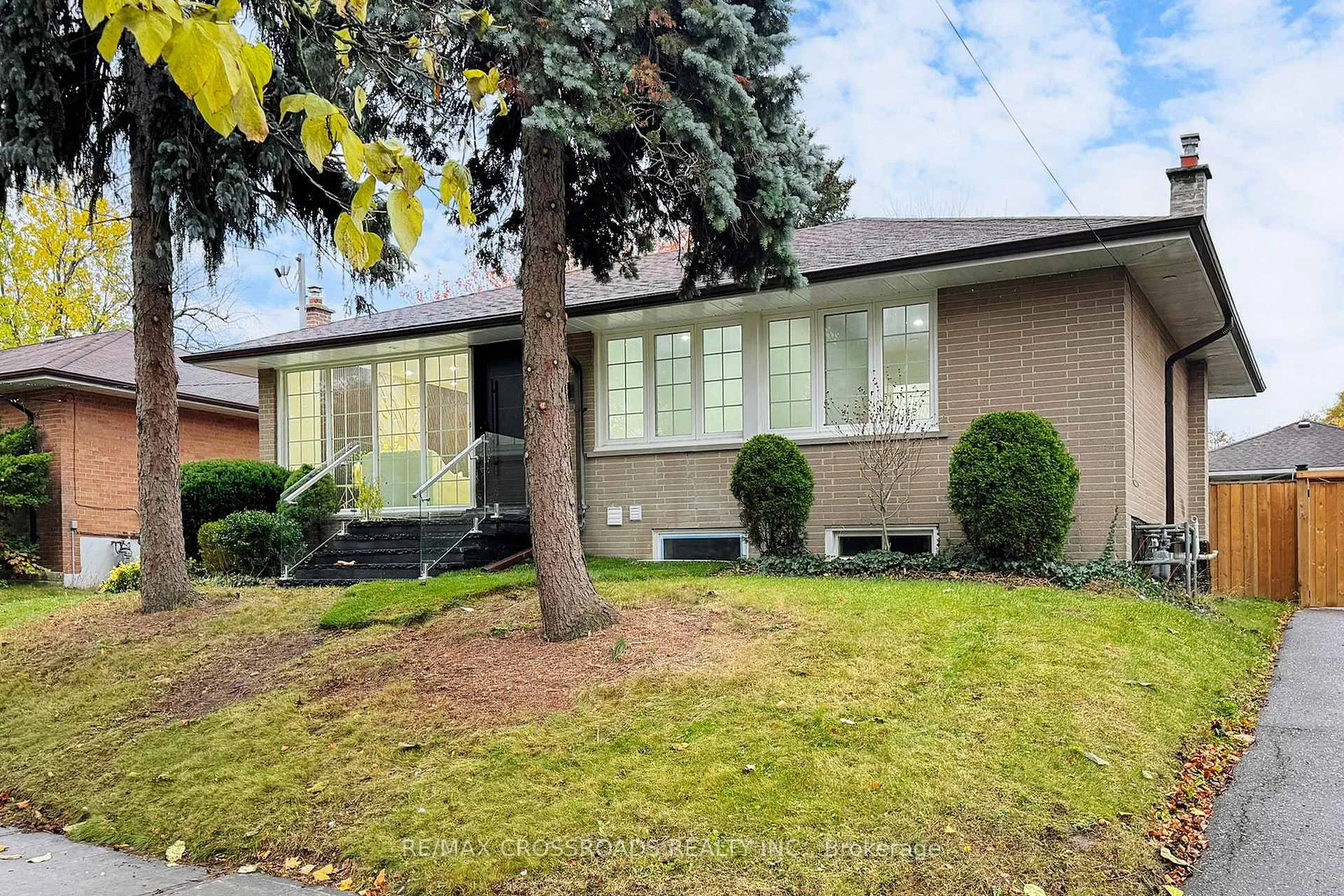 Photo 2 of 60 Droxford Avenue, Scarborough, Wexford-Maryvale — HOMEH