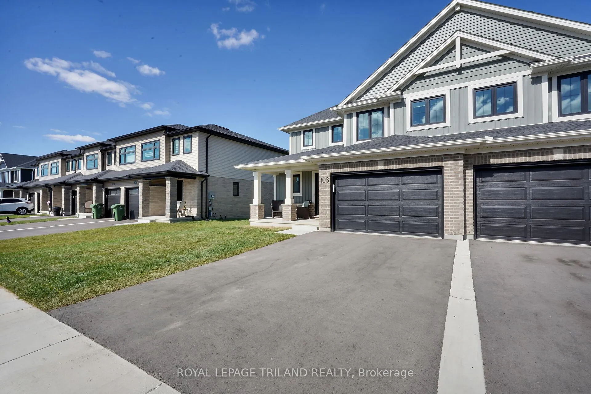Photo 2 of 103 Empire Parkway, St. Thomas — HOMEH