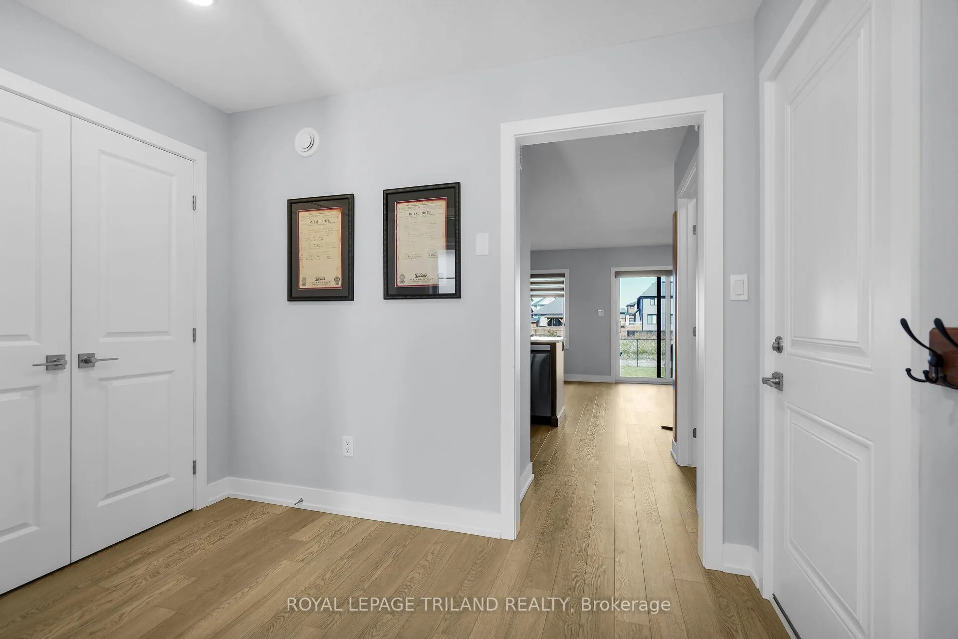 Photo 8 of 103 Empire Parkway, St. Thomas — HOMEH