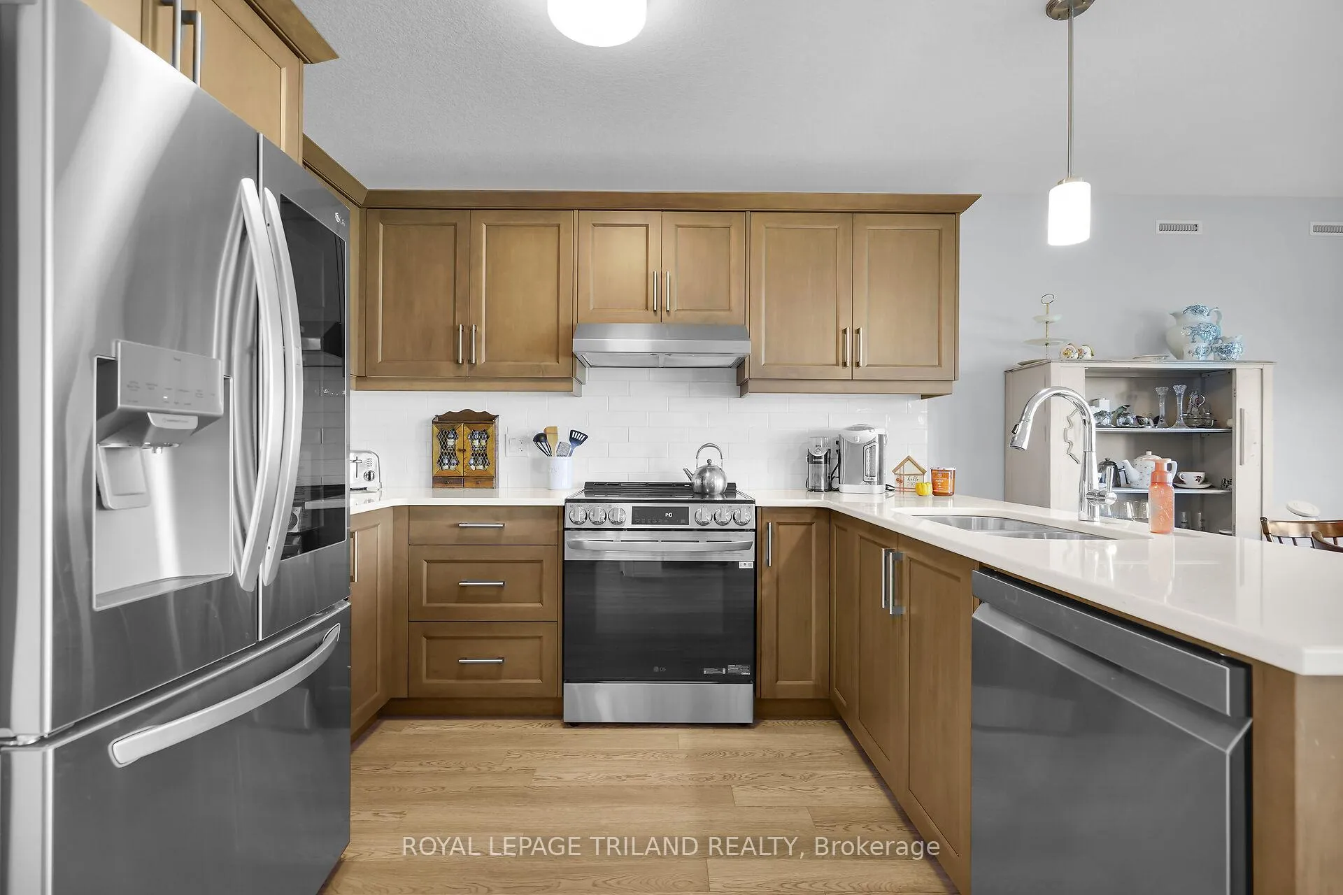 Photo 10 of 103 Empire Parkway, St. Thomas — HOMEH