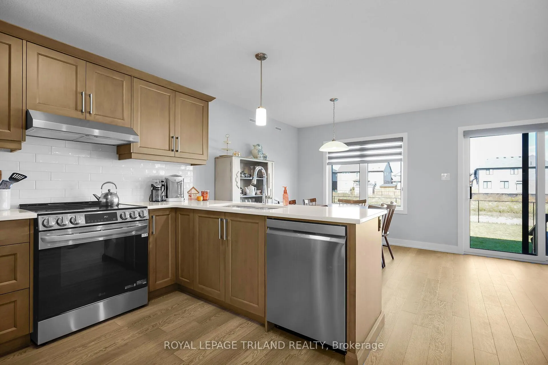 Photo 12 of 103 Empire Parkway, St. Thomas — HOMEH