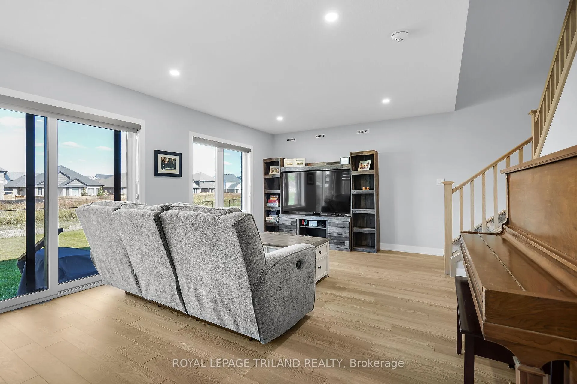 Photo 16 of 103 Empire Parkway, St. Thomas — HOMEH