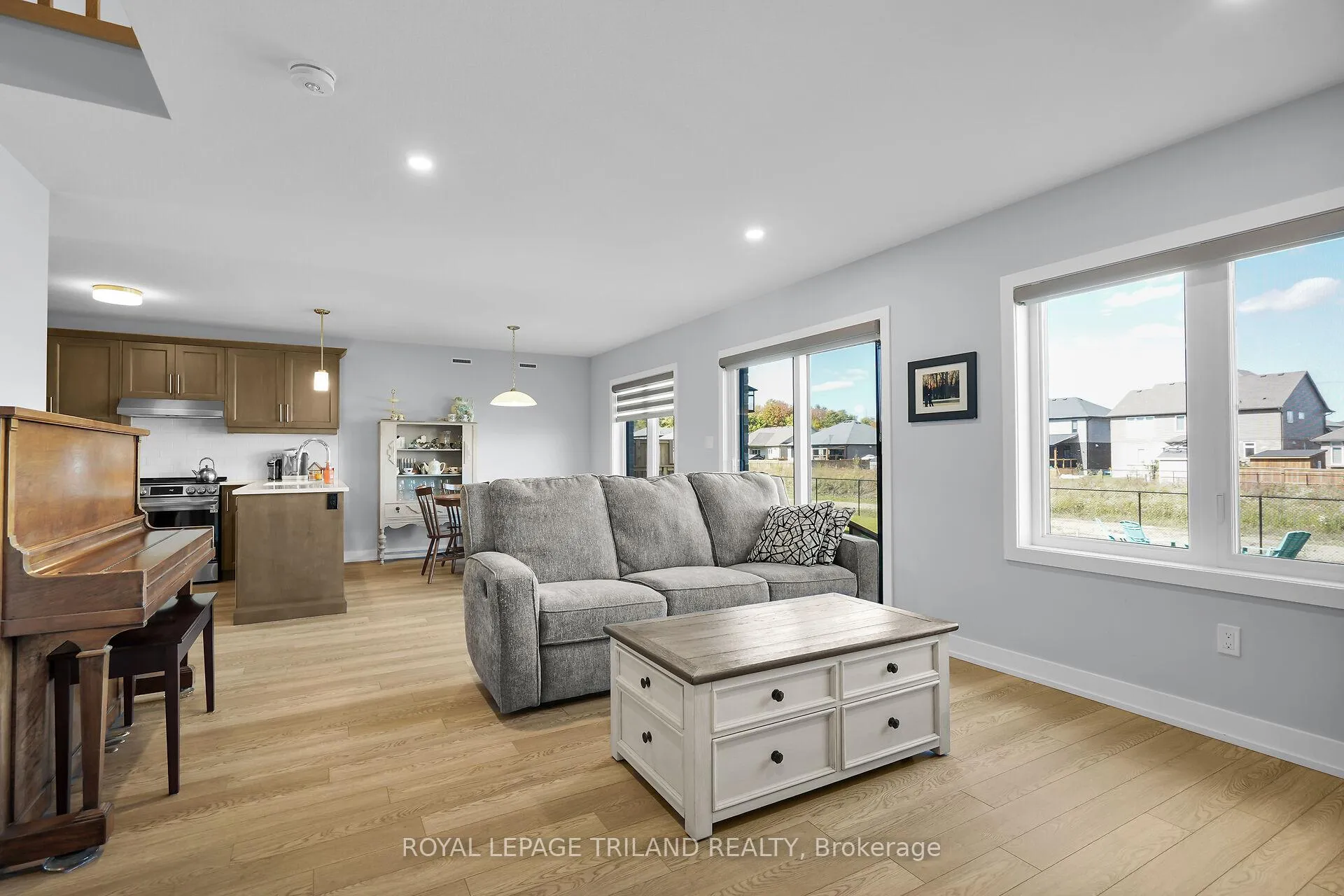 Photo 17 of 103 Empire Parkway, St. Thomas — HOMEH