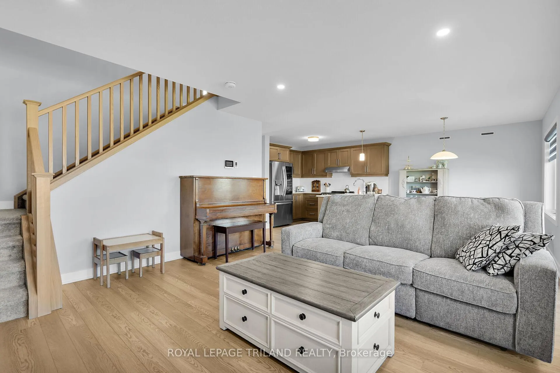 Photo 18 of 103 Empire Parkway, St. Thomas — HOMEH