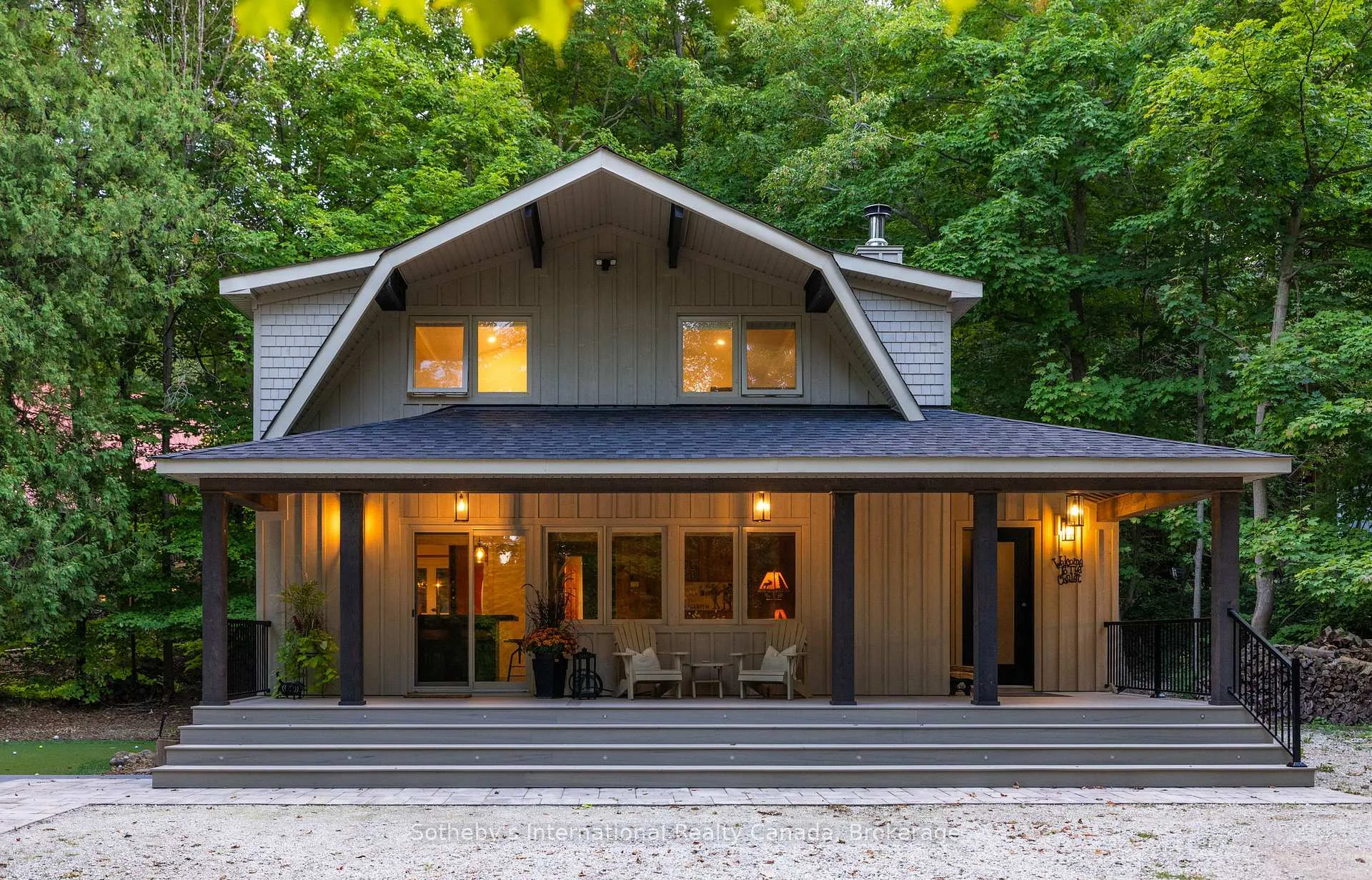 Photo 1 of 131 Kitzbuhl Crescent, Blue Mountains — HOMEH