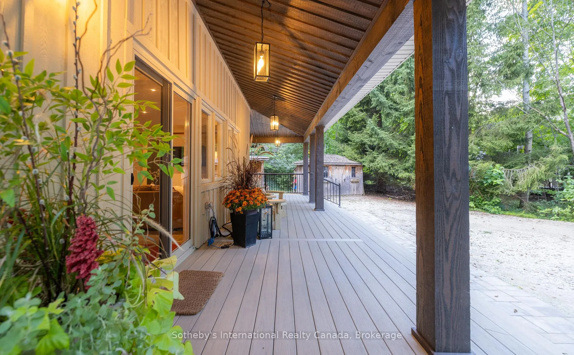 Photo 2 of 131 Kitzbuhl Crescent, Blue Mountains — HOMEH