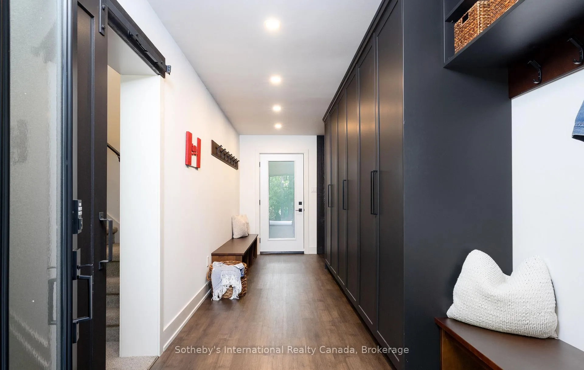 Photo 6 of 131 Kitzbuhl Crescent, Blue Mountains — HOMEH