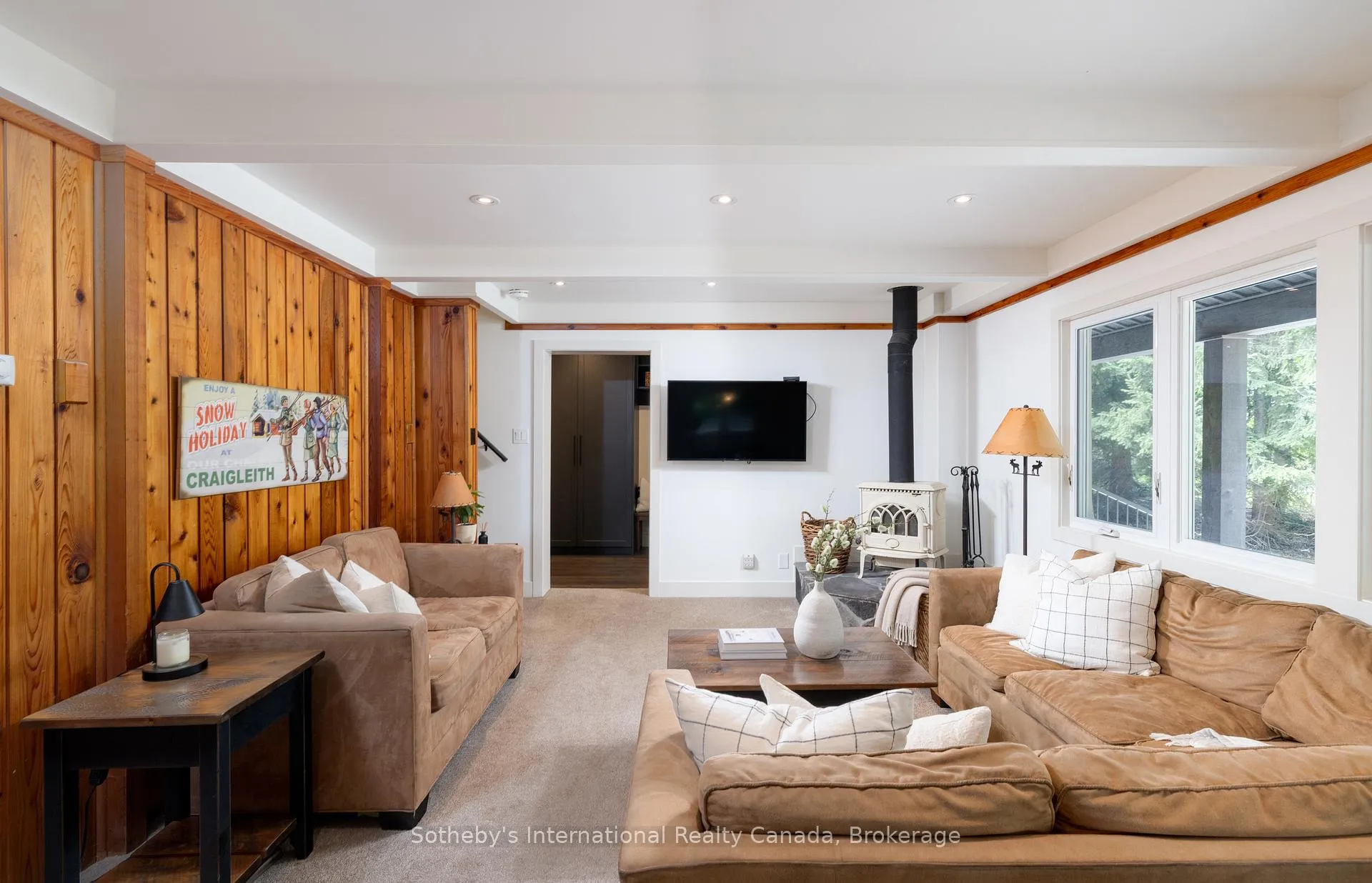 Photo 8 of 131 Kitzbuhl Crescent, Blue Mountains — HOMEH