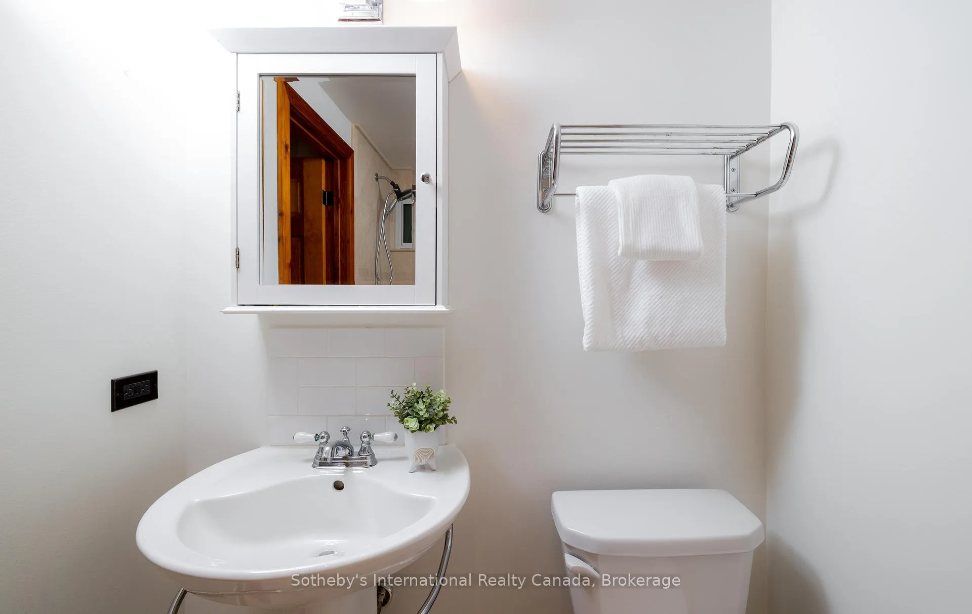Photo 18 of 131 Kitzbuhl Crescent, Blue Mountains — HOMEH