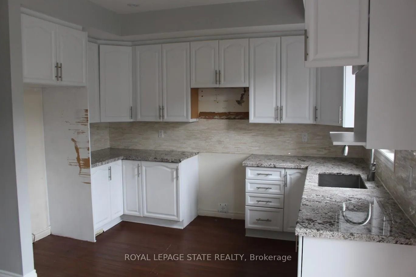 Photo 7 of 2128 Blackforest Crescent, Oakville, Westmount — HOMEH