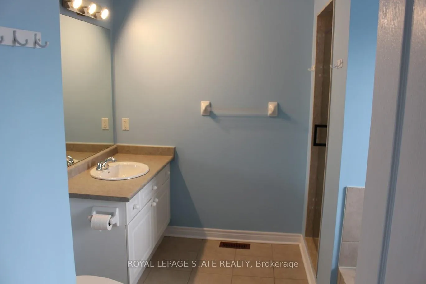 Photo 13 of 2128 Blackforest Crescent, Oakville, Westmount — HOMEH