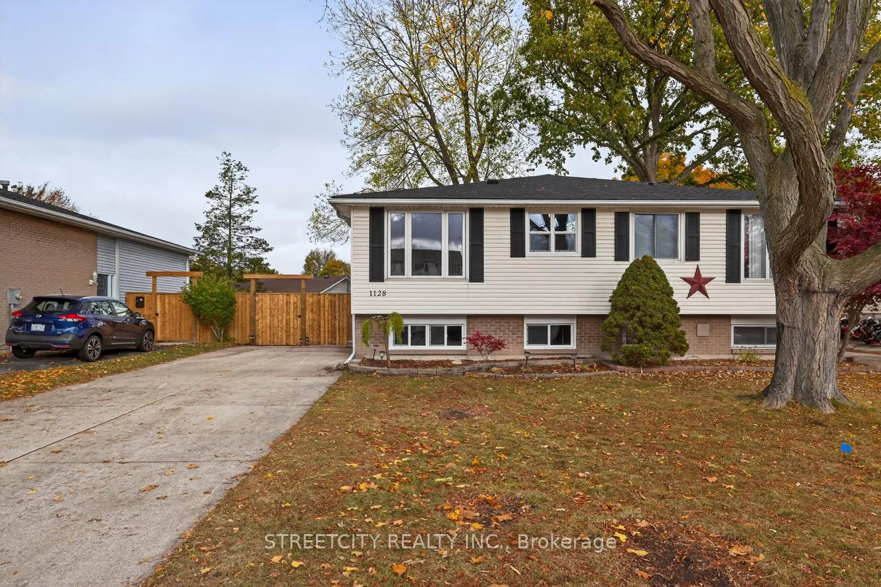 Photo 2 of 1128 Overlea Crescent, Sarnia — HOMEH