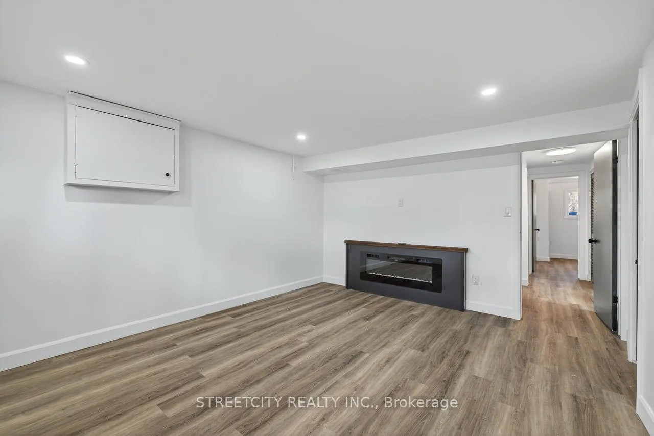 Photo 16 of 1128 Overlea Crescent, Sarnia — HOMEH
